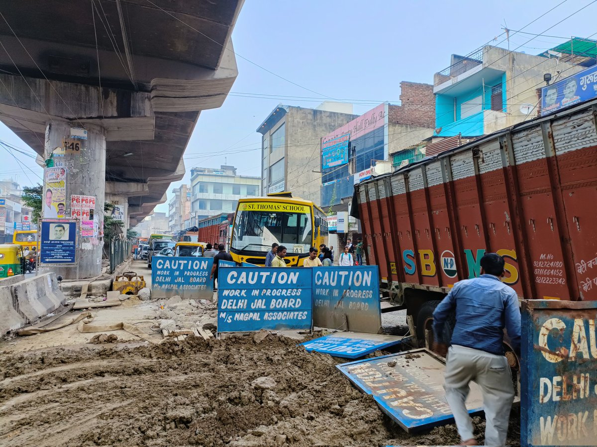 koliamit's tweet photo. @DelhiJalBoard @ArvindKejriwal Sir ji, work in progress or delayed for many months...pls look into it. Aam Admi pareshan hai..kuch kariye Sarji @Shailes99705153 @alok72217333 https://t.co/O9tSyPhNPy
