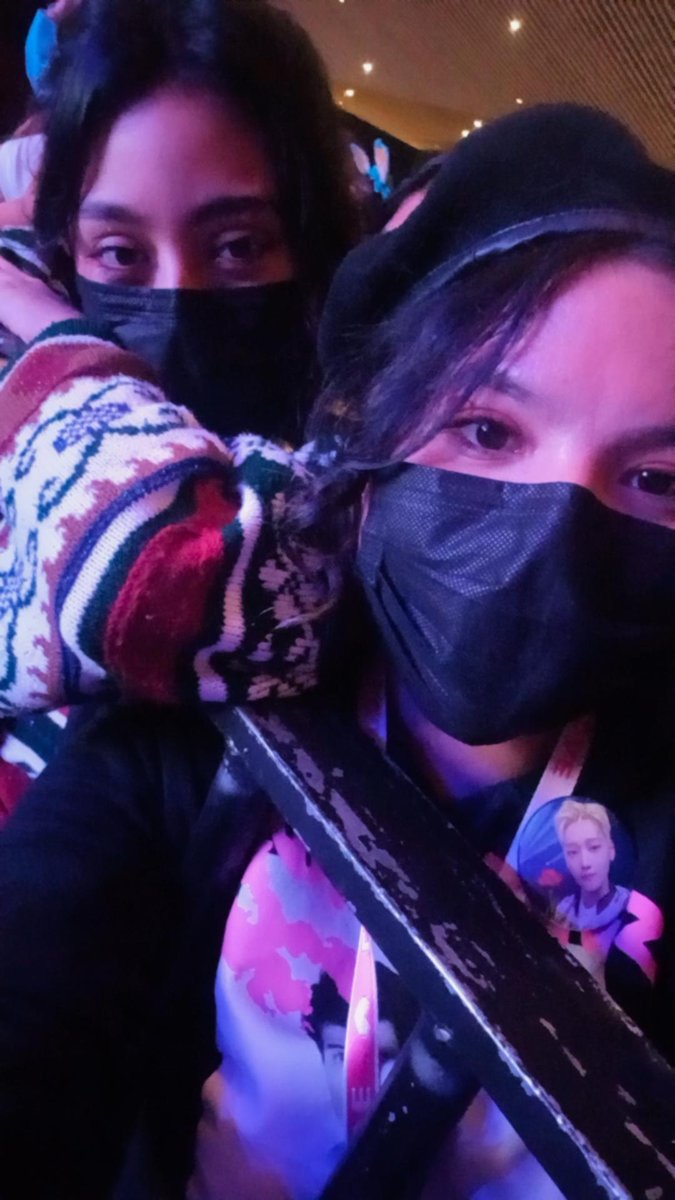 be_deerstar16's tweet photo. Cumplimos el sueño de conocer a WEi 🥺💕 @WEi__Official los amo tanto, gracias por tanto precioso concierto 💜💙 https://t.co/cU0HnsGvs6