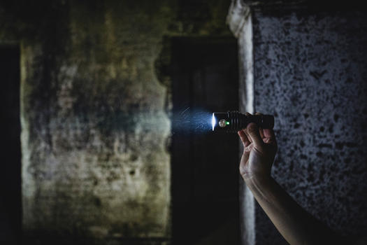 ImalentLight's tweet image. We took the Imalent MS03, a palm-sized EDC torch with amazing performance, to an abandoned haunted house, and despite the small size of the torch, it was still powerful enough to make us feel safe.

#flashlight #torch #powerfulflashlight #imalent #adventure #edc #gadget