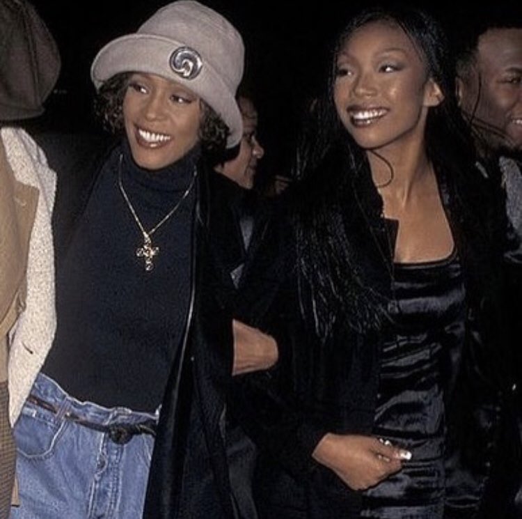 Noel30580245's tweet photo. That was her M O T H E R for real!!!!! Brandy always said that Whitney inspired her. @4everBrandy #RIPNippy 💐🙌🏽🕊 https://t.co/Kj6eYwwcdU