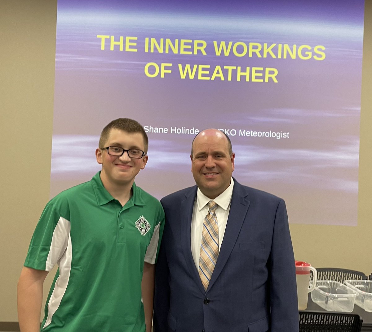 Had a great time talking weather with the 4-H Rocketry Club at the Warren County Extension Office this evening. Some bright youngsters here! #wbkowx #kywx