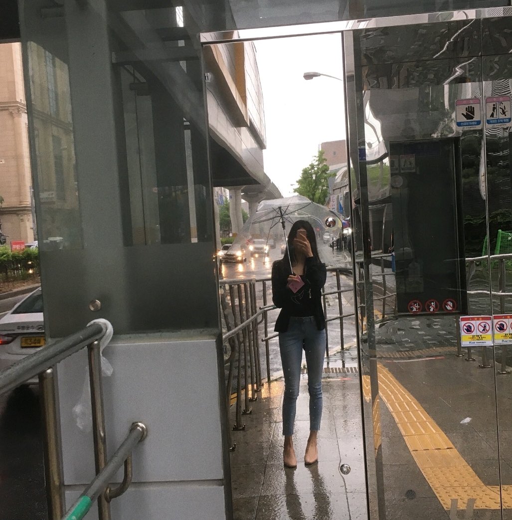 ohmj8231's tweet photo. 트위터 진짜 재미없어……….. https://t.co/Tw1nzUKKTp