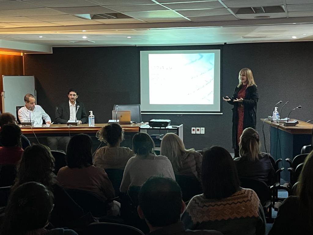 Gracias <a href="/PBastero/">Patricia Bastero</a> por brindarnos esta charla sobre Ecmo cardiovascular. Felicitar a <a href="/MartinAntelo_/">Martin Antelo</a> y Dr Rodríguez por organizar con <a href="/f_corazoncitos/">Fundación Corazoncitos</a>. Gracias a los miembros de <a href="/cardiologiauy/">Instituto de Cardiología Integral</a>, sanatorio americano y <a href="/rjcanessa/">Dr. Roberto Canessa</a> por participar y a <a href="/mottapmanya/">Pablo Motta</a> por la idea.