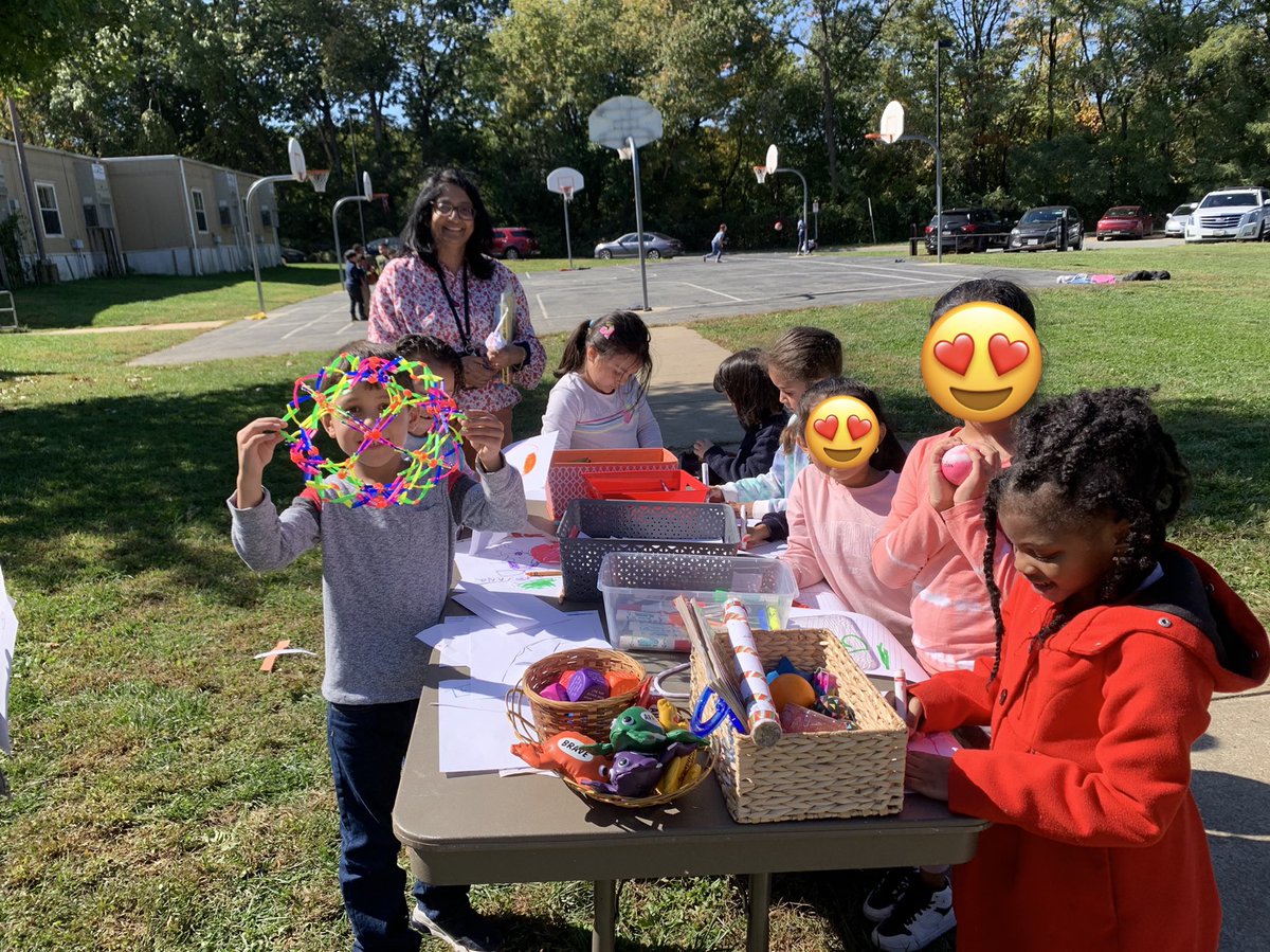Mental Health Week …
Recess is a perfect setting to learn coping skills to manage your feelings! ⁦<a href="/Principal_FRES/">Erica Williams</a>⁩ ⁦<a href="/MCPSCounseling/">MCPS Counseling</a>⁩ ⁦<a href="/MCPS/">MCPS</a>⁩