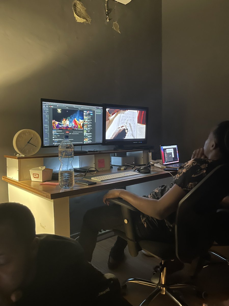 BlaqBonez's tweet photo. just collected the final cut of the video so i can break the internet at 12 noon https://t.co/MxFy3prCl1