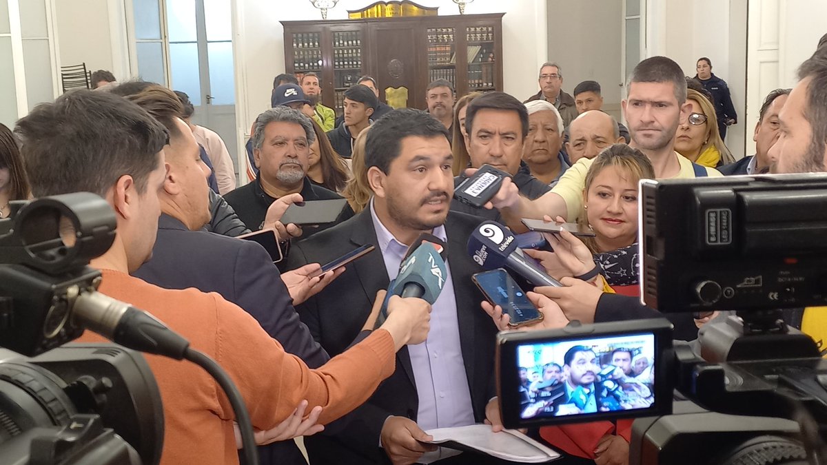 Juanojeda84's tweet photo. Se necesita un cambio y esa discusión la propusimos en el ámbito Legislativo y no por fuera. Creemos en el diálogo y ojalá que todas las voces e instituciones, aún cuando no estén de acuerdo, confluyan a la Casa de las Leyes. Esta es una propuesta concreta.
#MineriaParaMalargüe https://t.co/4y0VJ2aYBI