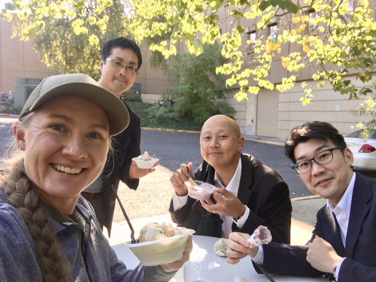 SnapdragonLori's tweet photo. It’s always a good day when you can introduce @WSUCreamery and #Ferdinands ice cream to new friends!
#WashingtonGrain #WAwheat #JapanFlourMillers #WGCtradeteam #GoCougs #tinlizzy #yum https://t.co/wbFXHwYJj3