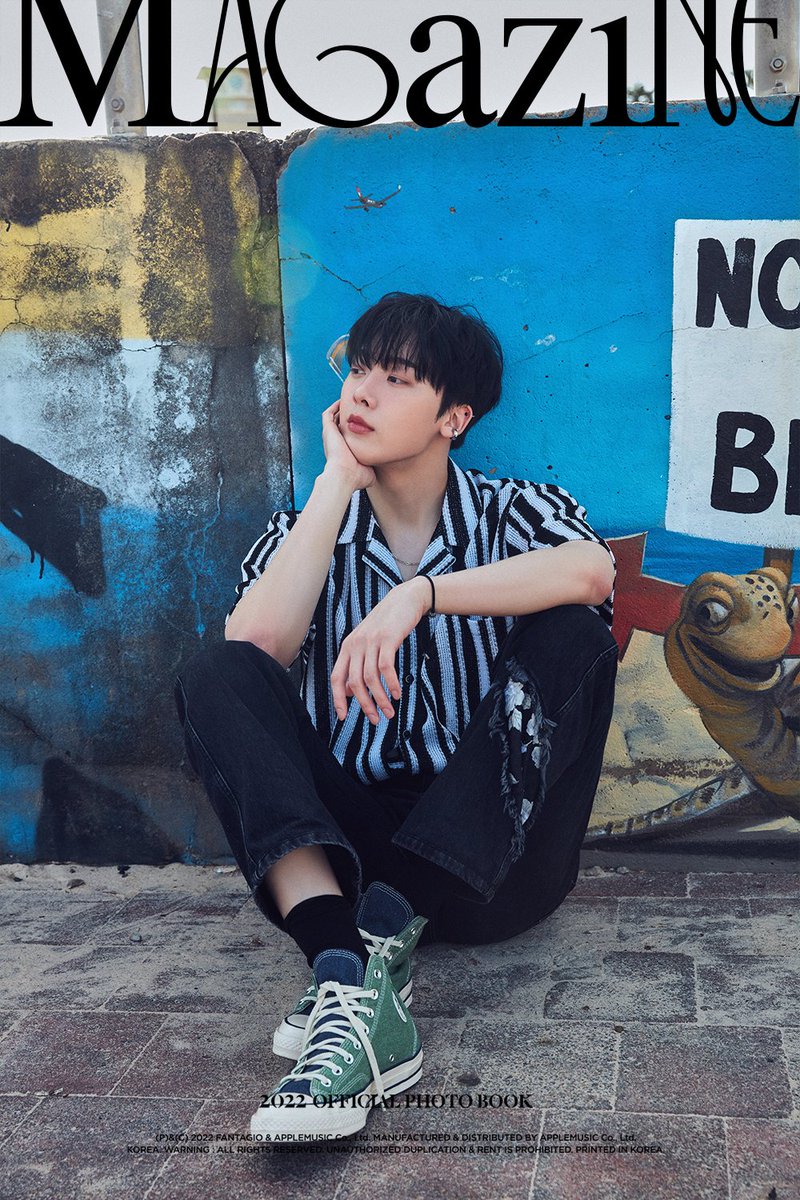 fantagiomusic_'s tweet photo. [#문빈_산하]
2022 PHOTO BOOK
<MAGAZINE>

#MOONBIN_SANHA
​#산하 #SANHA
#아스트로 #ASTRO #아로하 #AROHA https://t.co/B0hMxBafA8