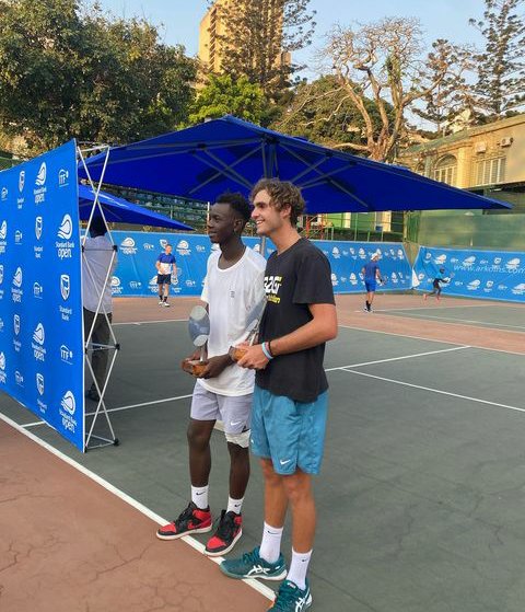 Not_Esportivas's tweet photo. ITF TENNIS!
Parabéns aos tenistas campeões do @worldtennis de M15 de Maputo em Moçambique 
Simples: Kris Van Wyk (🇿🇦) 🏆 (1)
Duplas: Alec Beckley (🇿🇦)/ Mehluli Sibanda (🇿🇼)
#ITFtennis #StandardBankOpen #Ténis #Maputo #KrisVanWyk #AlecBeckley #MehluliSibanda https://t.co/1ZemAgp2JB