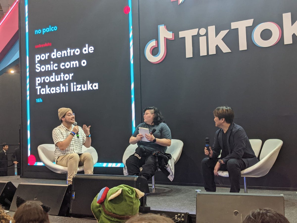 A proposta inicial era só pra ser host, mas acabei entrevistando o cara que simplesmente dirigiu alguns dos games do Sonic que mais marcaram a minha infância e é atual head do Sonic Team. Muito obrigado Takashi Iizuka, que além de uma lenda é muito gente boa 😁