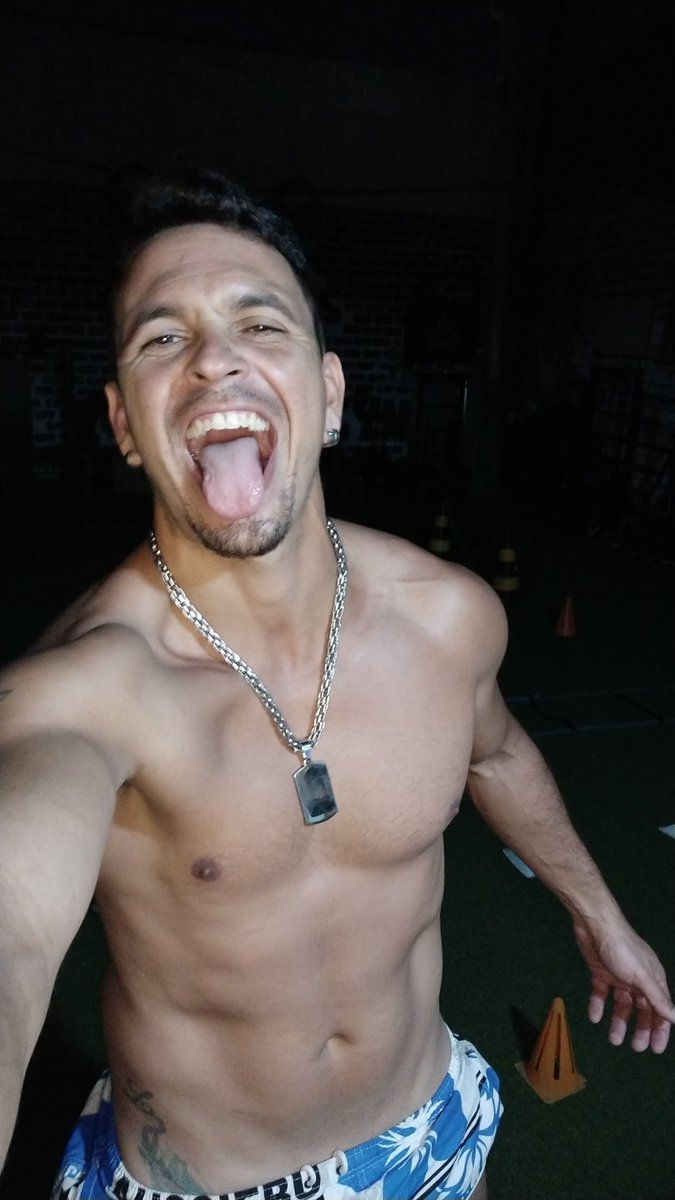 Fonttes1Leo's tweet photo. Boa noite https://t.co/T4UewfPovN