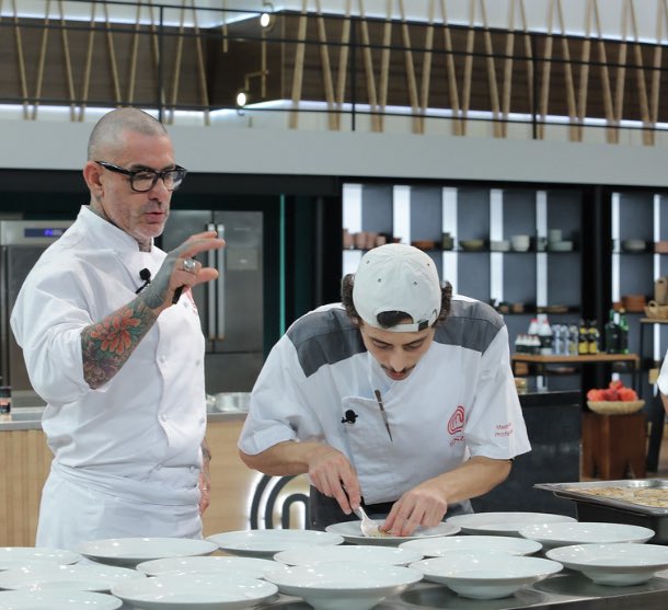 Que responsa, liderar a equipe do chefão foi muito gratificante!!! <a href="/fogaca_henrique/">Henrique Fogaça</a> <a href="/masterchefbr/">MasterChef Brasil</a> #masterchefbr