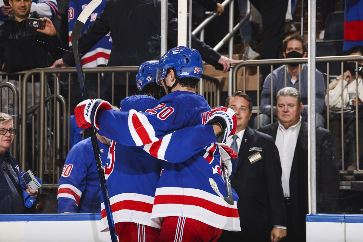 NYRangers's tweet photo. Best kind of night in the best house. https://t.co/vcfcaH6Fhg