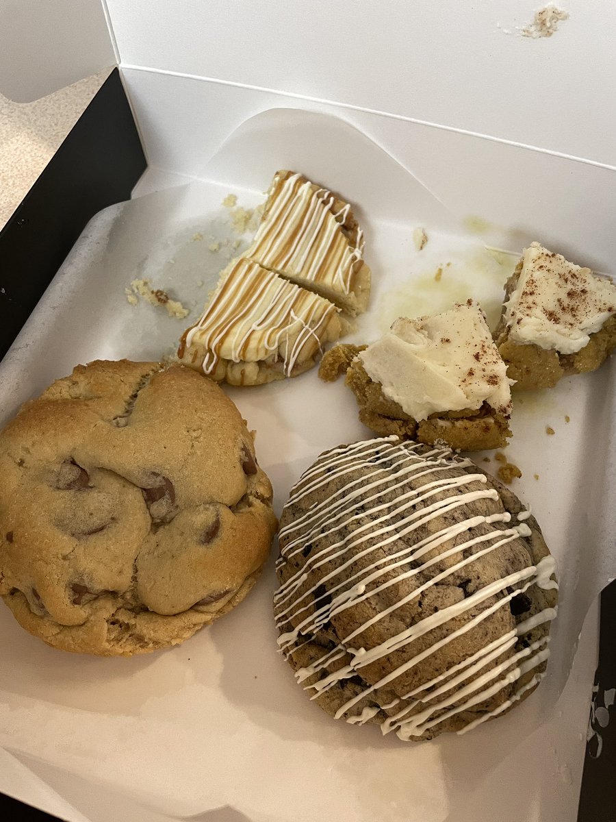 A friend brought me Crave cookies tonight. 🤤 😋 ❤️
I’m fully embracing the Utah #cookiewars