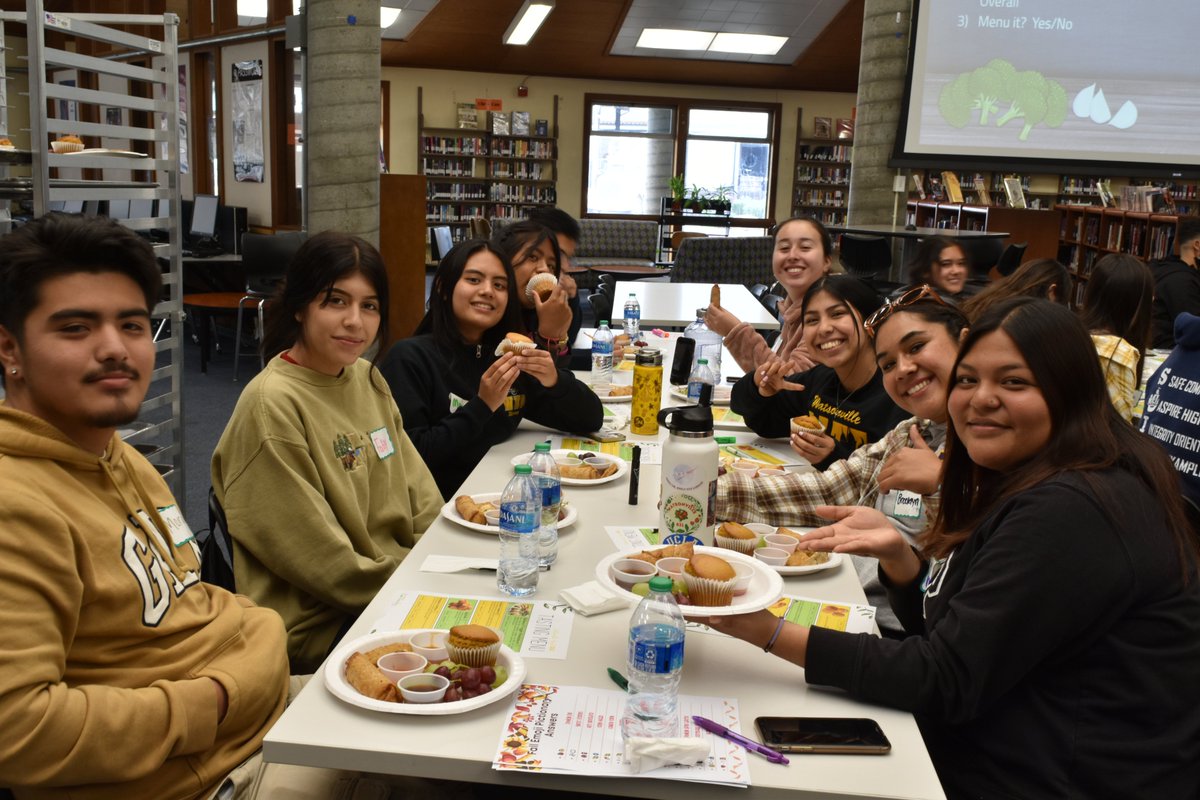 Today, the Superintendent's Student Advisory Committee met and gave us feedback on potential new entrees! High schoolers from all over the district will decide what's next on PVUSD's lunch menus.
Thank you all for your feedback, and to Dr. Rodriguez for having us! #NSLW22