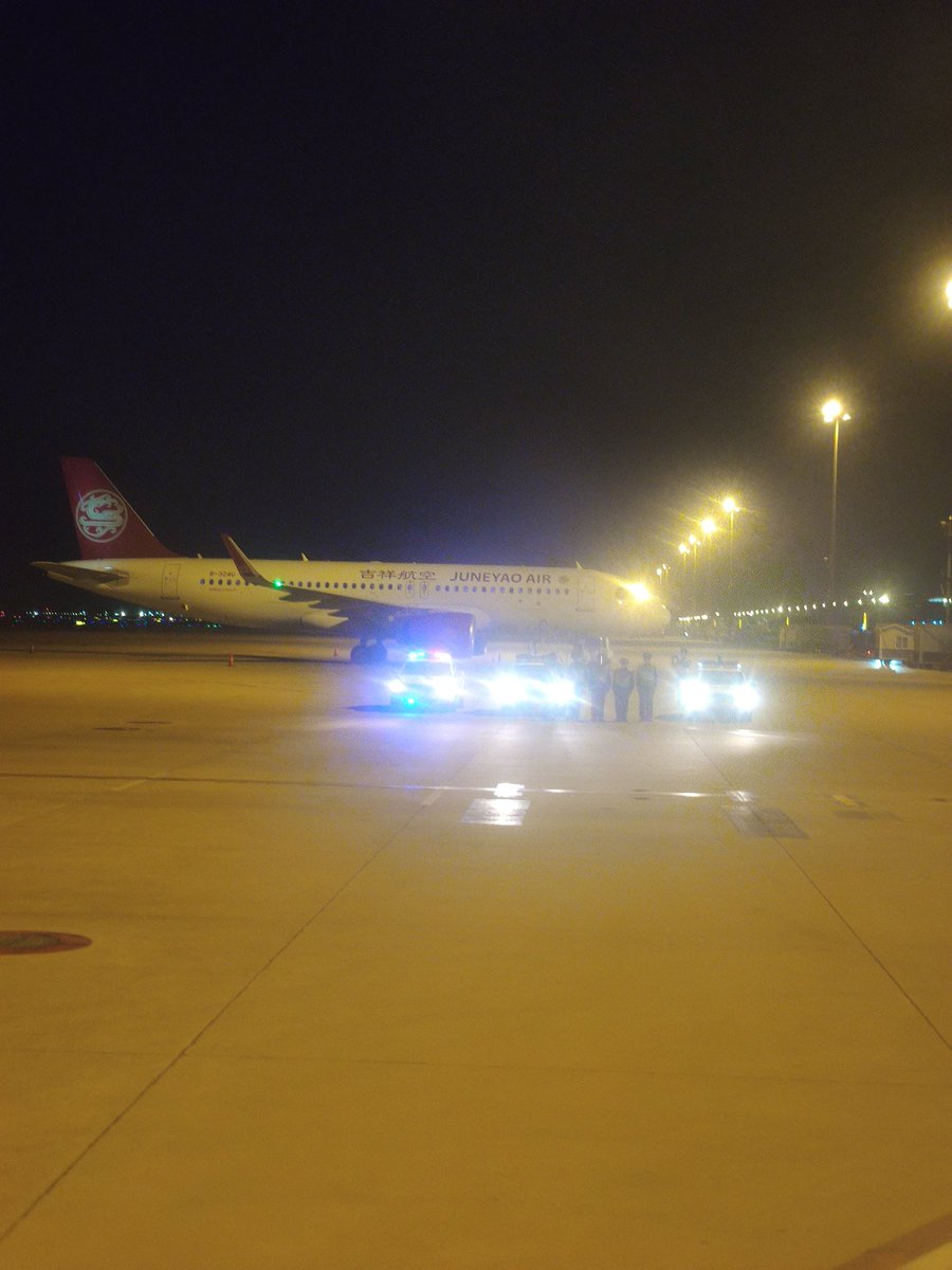 ttbermejo's tweet photo. Después de 6 días de cuarentena en en el hotel Xishuangbanna y 8 PCR en 10 días, volvimos a Shanghái. Al aterrizar nos metieron en un autobús directamente en la pista de aterrizaje y escoltados como criminales. Sin darnos ninguna información de dónde íbamos. --> https://t.co/sTjg0GFC2g