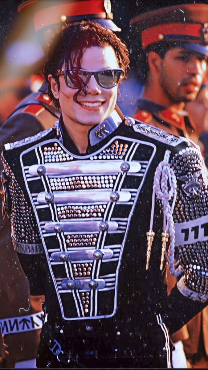 paidocirilo's tweet photo. Existem tantas fotos lindas do Michael Jackson , mas infelizmente as pessoas insistem em usar as que ele menos gostava, e tudo isso para ridicularizar a aparência dele e fazer com que pessoas idiotas digam que sentem medo de um ser humano incrível que só quis ajudar... https://t.co/izVpNWPz8K
