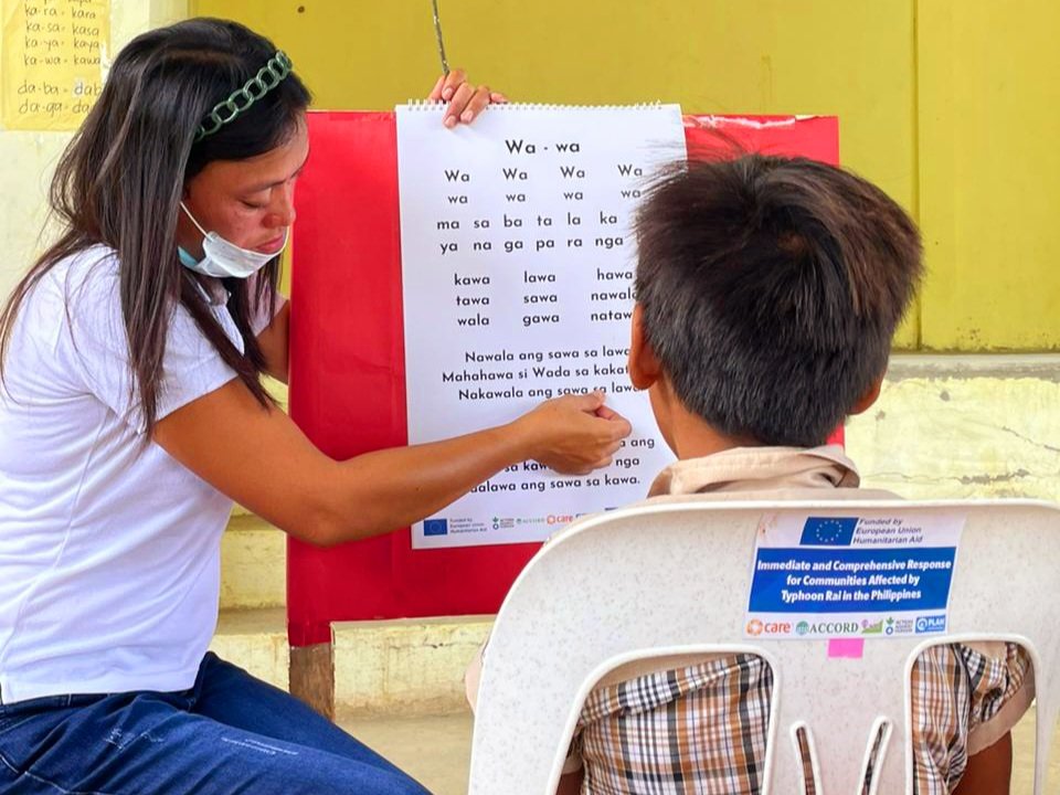 1_Arlynn's tweet photo. After #supertyphooon #Rai devastated the #Philippines, many vulnerable #children have not returned to #school. @ECHO_Asia partners @ACCORD_Inc @CAREphl assist those who still cannot read catch up on their academic year..and with their future.

#EiE #EUhumanitarian
📷 ACCORD https://t.co/Pn5O9GZmbW