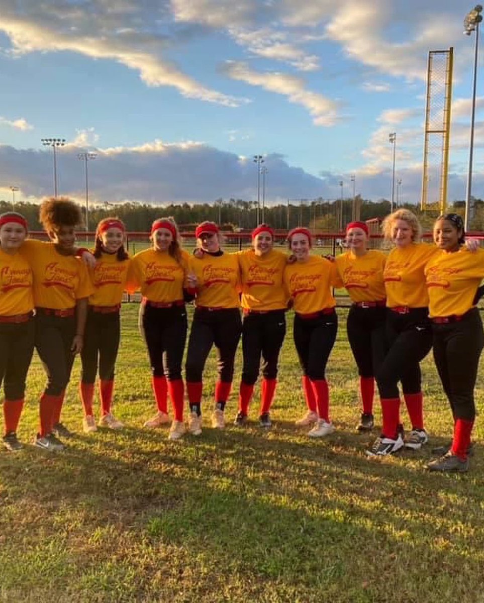 BootCampRVA's tweet photo. Lost a good 1. 🥎 creates family. Avery’s 1st time playing travel came b/c Joe Frostick  IYGBlack Widows heard her talking at the wharehouse &amp; invited her to tryout. The 16U team became a quick fam &amp; “Josephine” became a mentor &amp; friend. Joe lost his battle w/cancer last night. https://t.co/Xc9rYvZ6XF