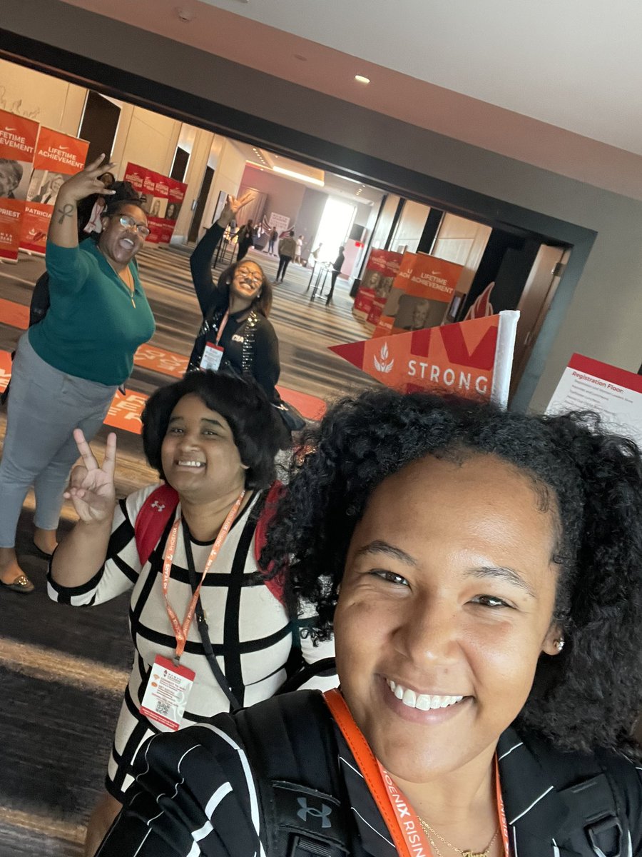 CIAACommish's tweet photo. What I do for others I do for them and more as @WomenLeadersCS  I love investing in these women and blessed for what they return @CIAAForLife  #livingthelegacy #leadership #community https://t.co/Eoq551Ph8I
