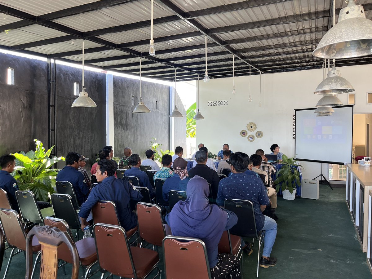 alexanderkhan25's tweet photo. The very first @UNDPThailand Bangkok Regional Hub’s consultant team field visit for the ENMAPS Project supported by @theGEF, collaboration between @KSDAE_KemenLHK, @UNDPIndonesia and @ABiodiversity to #Togean https://t.co/K7aCWEdeT8