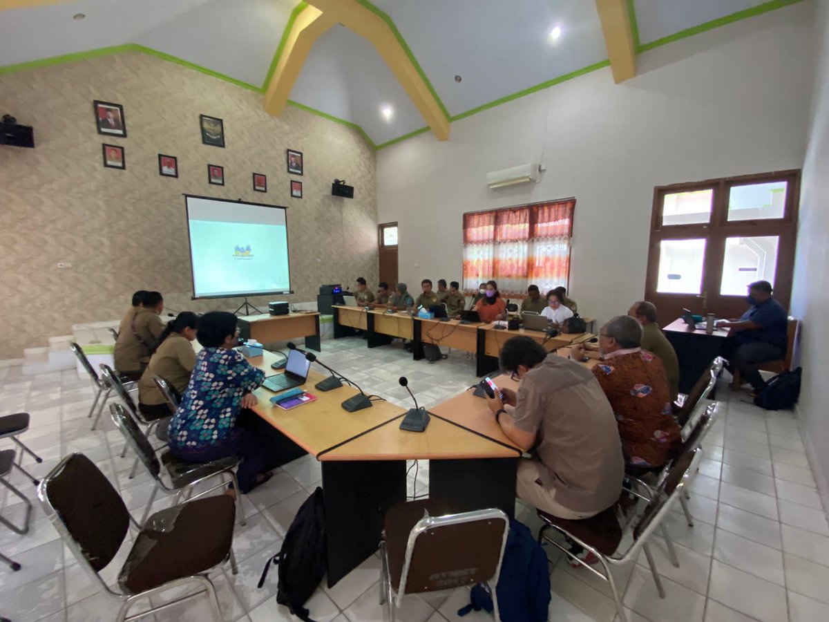 alexanderkhan25's tweet photo. The very first @UNDPThailand Bangkok Regional Hub’s consultant team field visit for the ENMAPS Project supported by @theGEF, collaboration between @KSDAE_KemenLHK, @UNDPIndonesia and @ABiodiversity to #Togean https://t.co/K7aCWEdeT8