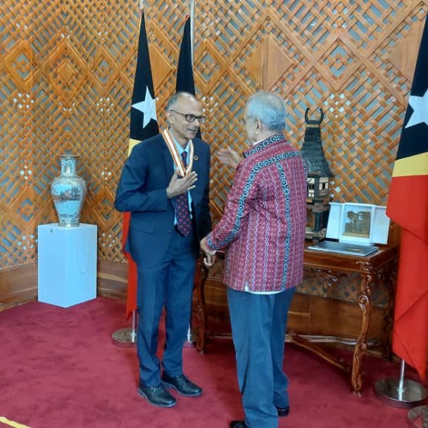 Outgoing #UNTimorLeste Chief @RoyTrivedy receives the highest #TimorLeste award HE President J Ramos-Horta conferred the #OrderOfTimorLeste on him. President stressed the “long history of @UN support.' “We highly value & acknowledge tireless services of Mr Trivedy,” he added