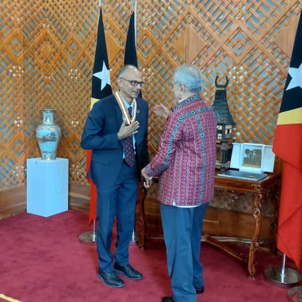 🇹🇱UN Timor-Leste🇺🇳🧡 (@untimorleste) on Twitter photo Outgoing #UNTimorLeste Chief @RoyTrivedy receives the highest #TimorLeste award
HE President J Ramos-Horta conferred the #OrderOfTimorLeste on him.
President stressed the “long history of <a href="/UN/">United Nations</a> support." “We highly value & acknowledge tireless services of Mr Trivedy,” he added Outgoing #UNTimorLeste Chief @RoyTrivedy receives the highest #TimorLeste award
HE President J Ramos-Horta conferred the #OrderOfTimorLeste on him.
President stressed the “long history of <a href="/UN/">United Nations</a> support." “We highly value & acknowledge tireless services of Mr Trivedy,” he added