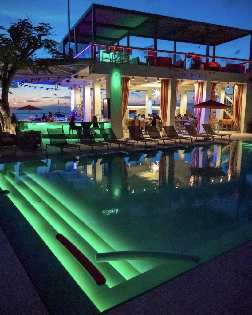 USVItourism's tweet photo. Evening swim. 🌙​

📸: @uncommoncarib on IG 

#VisitUSVI #ReconnectWithParadise #USVINice #USVirginIslands #USVI #StCroix #Frederiksted #CaribbeanHotel https://t.co/xbTv9xqU03