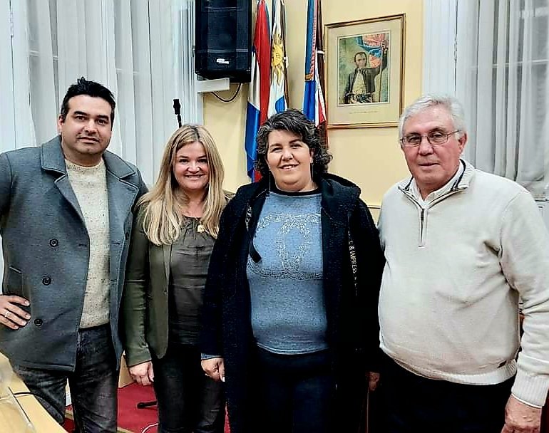 NicoCabralLapaz's tweet photo. 🎉 Lavalleja por 1era vez contará con un fideicomiso para realizar obras en cada rincón del departamento.
26 de 26 ediles en sala ✨️
Vicente Herrera @mnpsaravia @anisppe 
#LavallejaAvanza #GobiernoDepartamental @PNACIONAL @MarioLavalleja @AlexandraInza VAMOS POR MÁS 👏👏���🇺🇾 https://t.co/RlXcuoIqfc