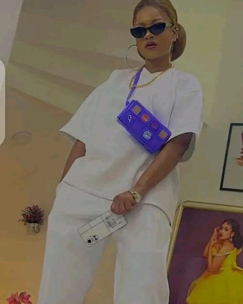 ViqsBlog's tweet photo. Tomboy suits Phyna so well . Omo see swag naw ๐ฅ๐ฅ
#groophy
#bellabbnaija
#shellabbn
#phynabbn
#bellabbn
#phynaparty
#BBNaijalevelup
#rebellz
#ebukaobiuchendu
#ebukauchendu
#chizzybbn
#bryannbbn
#dorathybachor
#emmarose
#liquorose
#pereegbi
#perebbn
#veebbn
#sheggzfc
#groovymono https://t.co/Agce0FnYsV