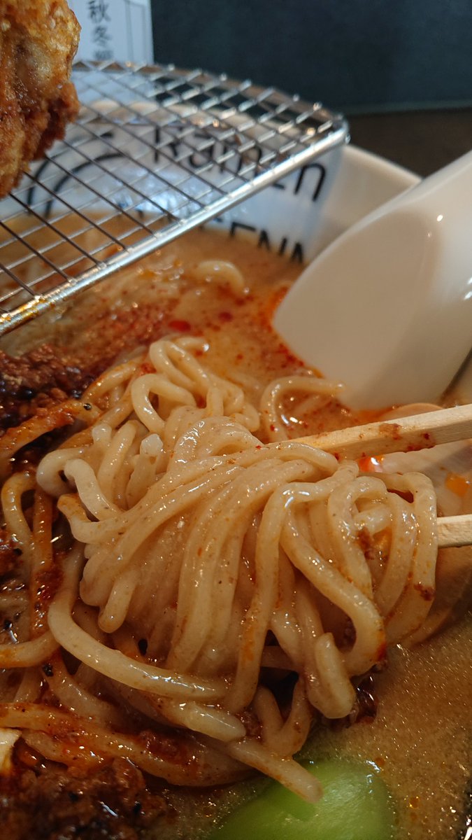kan_kuma6214's tweet photo. 今日はRamen DAISENMONさんで赤ドロ担々麺(大盛)+唐揚げ😊🍜🍥
唐揚げのカレー風味がピリ辛麺とマッチしてうまうまでした。
ご馳走さまです!
#RamenDAISENMON
#飯テロ https://t.co/xMMD1Y55sN