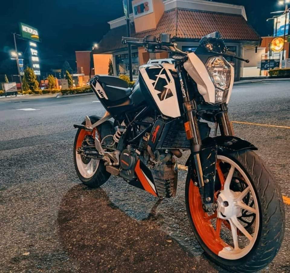 juanVictorCas1's tweet photo. 🙏🚨MOTO #ROBADA  
CÓMPARTIR ES DE UNA AMIGA ⚠️
Vecina de acá de San José Pinula 
Fue En Mac de pradera  Concepción por si alguien la ve hasta enfrente del policía se la robaron.
Fue alas 3:55 https://t.co/fBXMq4hooU