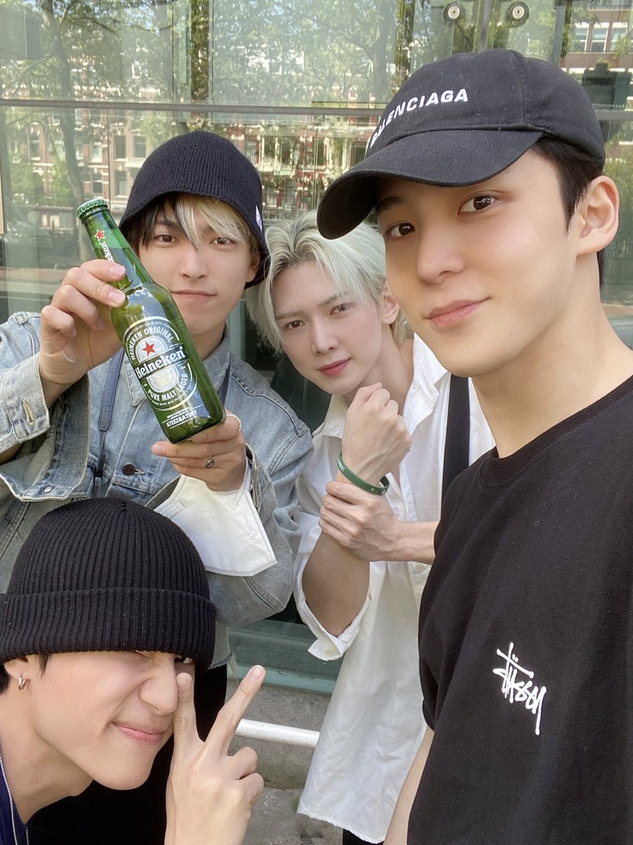 BrighTinyWin's tweet photo. @Heineken @ATEEZofficial Ya se habรญa tardado sjsjaj ahora sรญ que a brindar con la mejor cerveza ๐ป๐ฅ y si es con el Zero Zero mejor dicen los ATEEZ ๐ดโโ ๏ธ ya mandรฉ le un regalito,no? ๐คโจ๐
#HappyJonghoDay #choiJongho
#JonghoWeek #JonghoDay https://t.co/srMKrZHODE