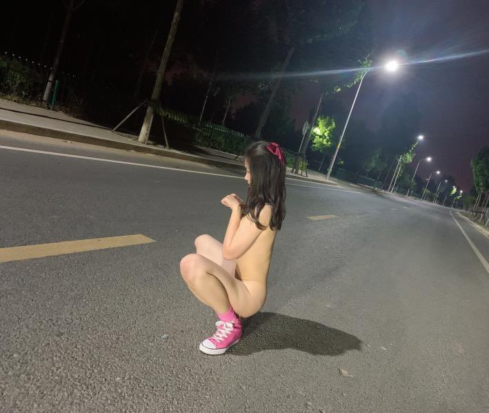 KkkNice247's tweet photo. 无脑丧志母狗，天生得精盆飞机杯母畜，给男人爽的工具，让所有人都看看你这个烂逼，在人的眼中你就是头脑残傻逼白痴犯贱母猪，私信我直接就是裸照，然后就约出来了，真空跟我见面的…#母狗 https://t.co/9yZ1eBWGYG