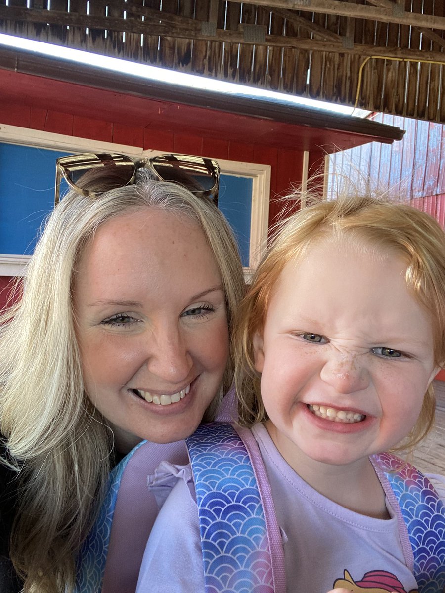 ArmitageKyla's tweet photo. So much fun today on the @AngelsOCSB Kinder field trip with JS1! Brookie had a great time on her first bus ride and field trip! @mme_bourre @Ms_Laflamme_ https://t.co/QBmMbPTSCV