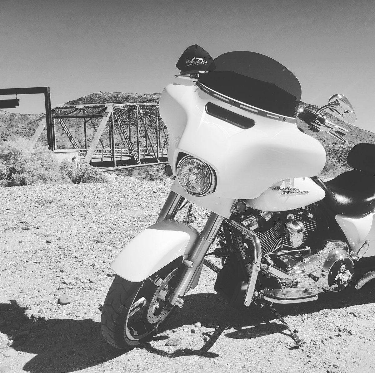 Thirteenhog's tweet photo. Nice ride to #GillespieDamBridge #HarleyDavidson #Harley #ArlingtonAz #HD #13Hog #ThirteenHog #HarleyDavidsonStreetGlideSpecial #HarleyDavidsonStreetGlide #FLHXS #FLHX https://t.co/yzbzfOLOwT https://t.co/Lyjyly903l