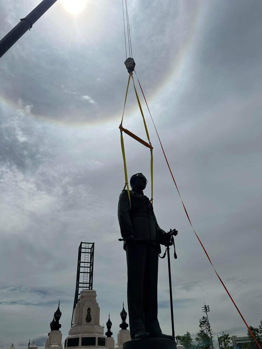 talaytai's tweet image. #คิดถึงคนบนฟ้า
พรุ่งนี้ 13 ตค. 2565
จะเสด็จลงมาให้พสกนิกรเฝ้ารับเสด็จ อีกครั้งหนึ่ง