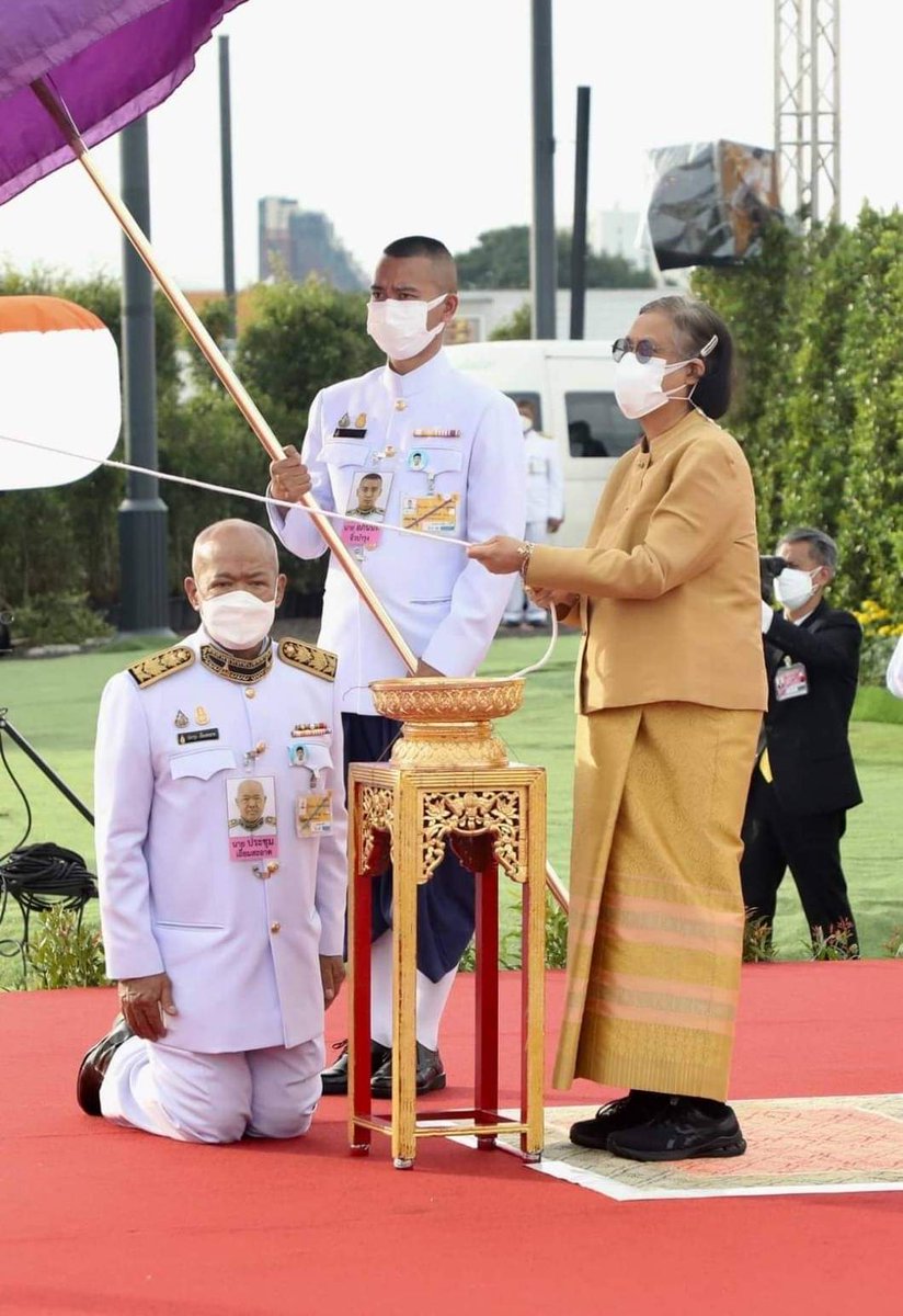 talaytai's tweet image. #คิดถึงคนบนฟ้า
พรุ่งนี้ 13 ตค. 2565
จะเสด็จลงมาให้พสกนิกรเฝ้ารับเสด็จ อีกครั้งหนึ่ง