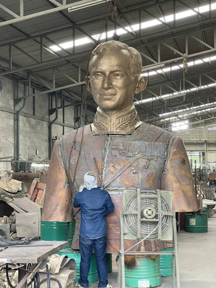 talaytai's tweet image. #คิดถึงคนบนฟ้า
พรุ่งนี้ 13 ตค. 2565
จะเสด็จลงมาให้พสกนิกรเฝ้ารับเสด็จ อีกครั้งหนึ่ง