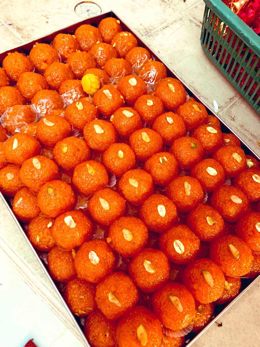 B777200F's tweet photo. Morning Darshan! #Mumbai #SiddhivinayakMandir #GoodStart 🙏🏻 https://t.co/l9r6LmY5NR