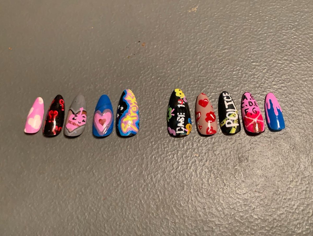 KPhongpradith's tweet photo. New case 143 by stray kids inspired press on nails now available on my Etsy shop! #CASE143 
#straykids #kpop #StrayKidsComeback #straykids交換 #maxident #bangchan #leeknow #changbin #hyunjin #han #seungmin #Felix #IN #smallbusiness https://t.co/Tgg3e5ztoC