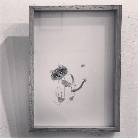 little_books's tweet photo. 10月12日(水)open 12-18
本日通常営業しております。
今週も大曽根 淳(https://t.co/eqOR1wUM3T)さんの描く猫たちとお待ちしております🐾
どうぞよろしくお願いいたします!
写真の作品は「しっぽにどうぞ」。優しいね。
#大曽根淳 #作品展 #vol4 #catand
#墨絵 #猫 #ねこ #cat https://t.co/SVhPDdm5IL