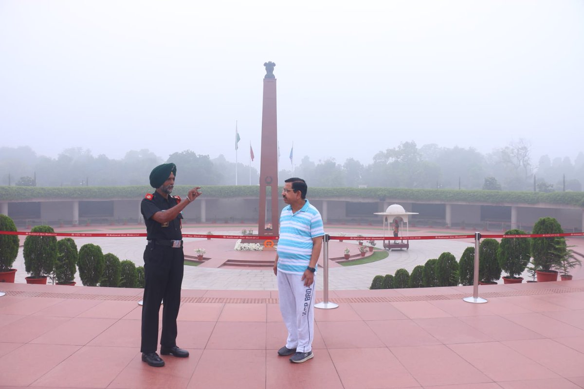 JoshiPralhad's tweet photo. Went for a morning walk at #KartavyaPath. It is a magnificent testimony to an #AatmanirbharBharat and a confident mindset. The path showcases that as a nation, we possess courage and conviction to write our own history. https://t.co/rAJi3JHw3G