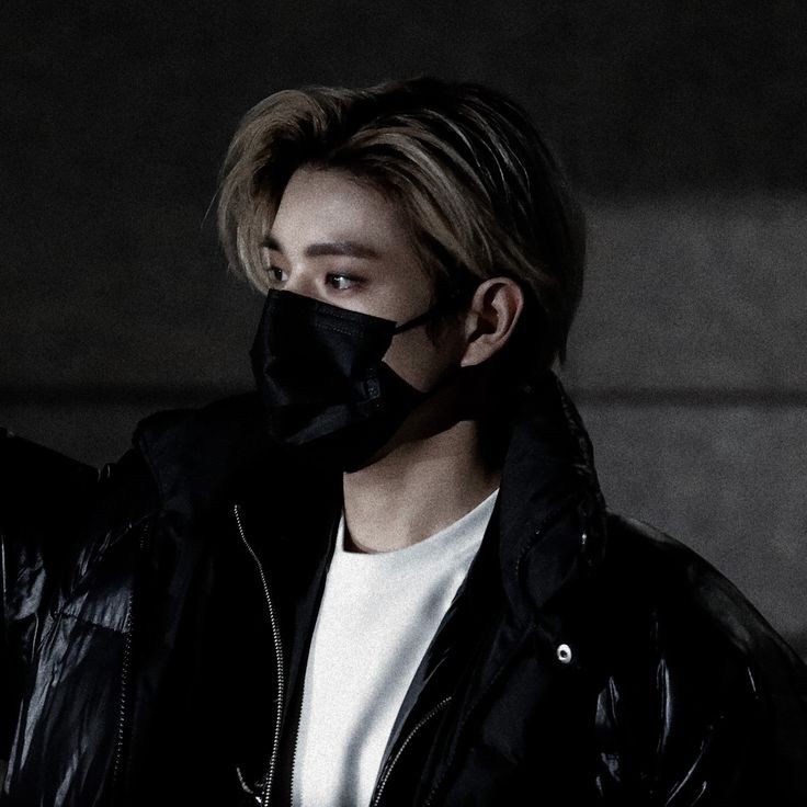 pshrockie's tweet photo. Heejake au | B.A.S

Si J4ke hubiese sabido que el chico nuevo no solo ocultaba "un asesinato" no habría ido a esa fiesta.

Oh, cuanto se arrepiente de haber salido esa noche de ese lugar, esa acción definió su futuro con solo ver al chico comiendo.

Del cuello de su compañera. https://t.co/vXyrxSMmI5