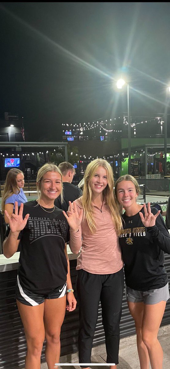 BrockUtecht's tweet photo. @Kpoofootball @XCChiefs My sister Brianna had a great time showing her around WSU! https://t.co/New5BadP3B
