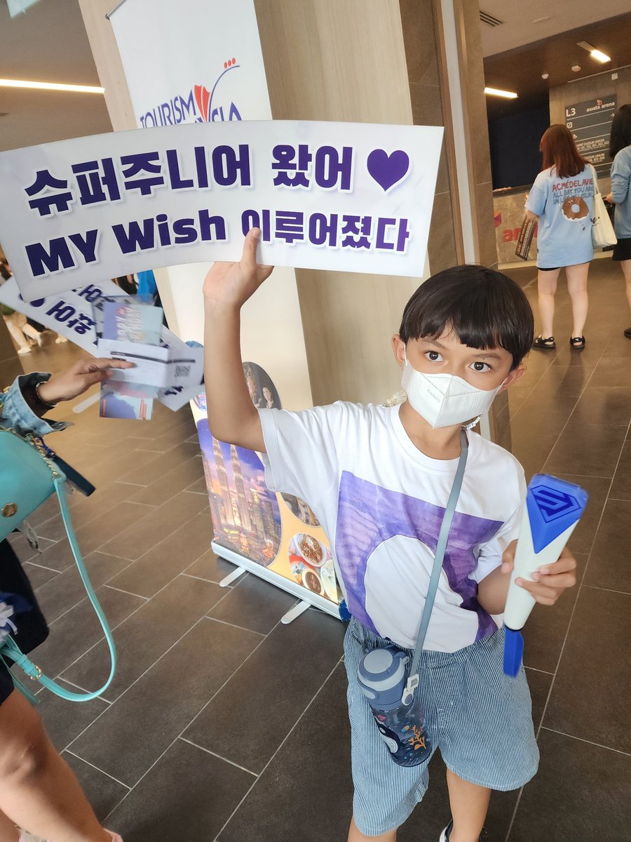 euraa91's tweet photo. Super excited... walopun pulangnya banyak drama... #SS9inKL #elfjunior https://t.co/Aw4kOhUldv