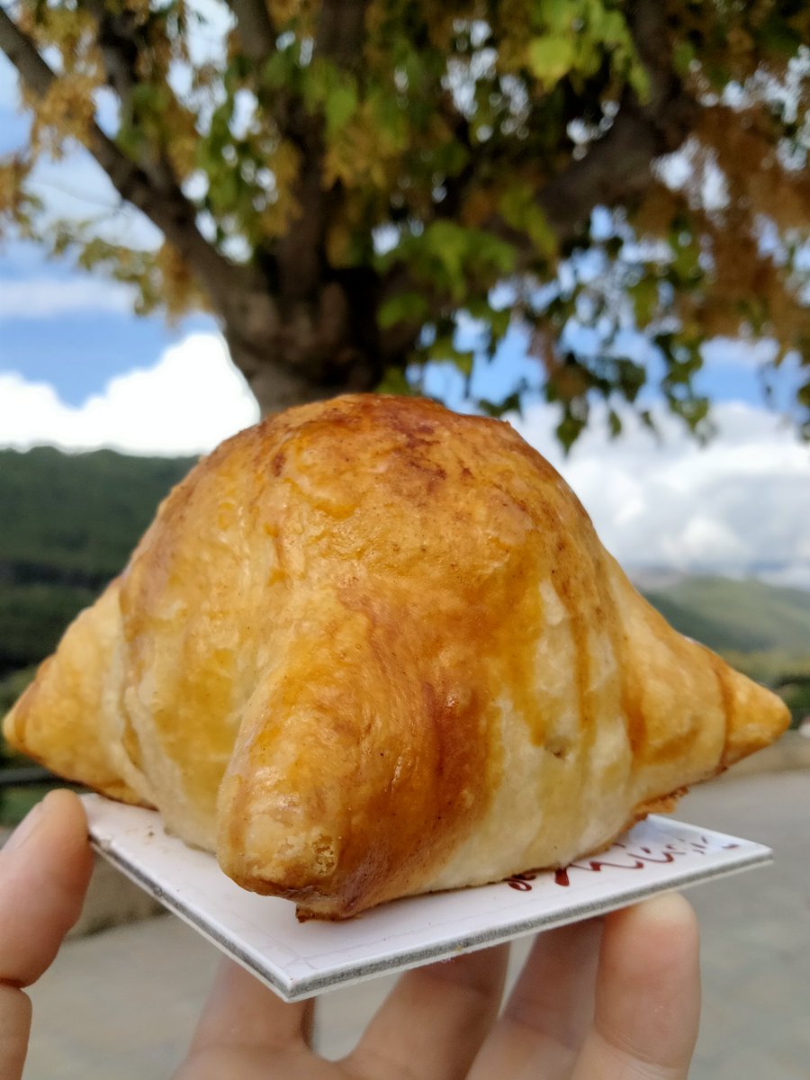 PostresDMusic's tweet photo. Esmorzar, postre o berenar... tan se val el moment del dia. El #morter de 🍏 sempre ve de gust.
P.D: a totes les Pilars... Felicitats!
#postresdemusic #somgormands
#morterdepoma #pomacremacanyella #productedetemporada
#pastisseria #artesana
#lapobladesegur #pallarsjussa https://t.co/FT2zVMxzrF