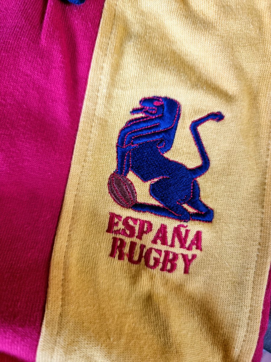 Muchos ciudadanos hemos tenido la oportunidad de representar a nuestro país en un deporte, una investigación, una actividad sobresaliente, una ayuda a otros...mil cosas. Siempre es un orgullo, cada uno con su motivación. FELIZ DÍA DE LA FIESTA NACIONAL.