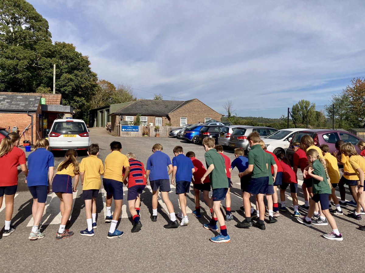 At the start line for our #House Cross Country! Well done Year 6s
#Bradfield #Gibbs #Oldham #Whitby
@kingshallsport 
@KingsHallSchool 
@KHS_Head